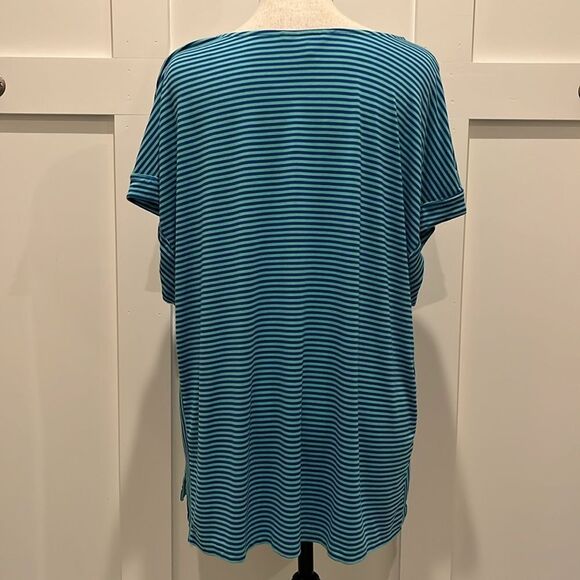 Tommy Bahama SS V-neck Top - Picture 2 of 6